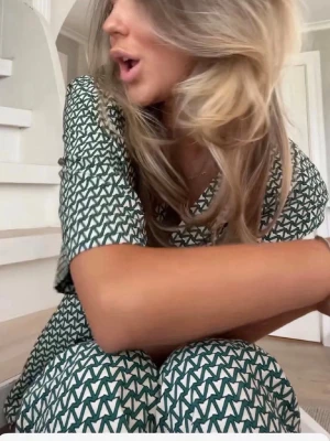 Sett - Passar bra på sommaren!! Byxor strl 32 och blusen s