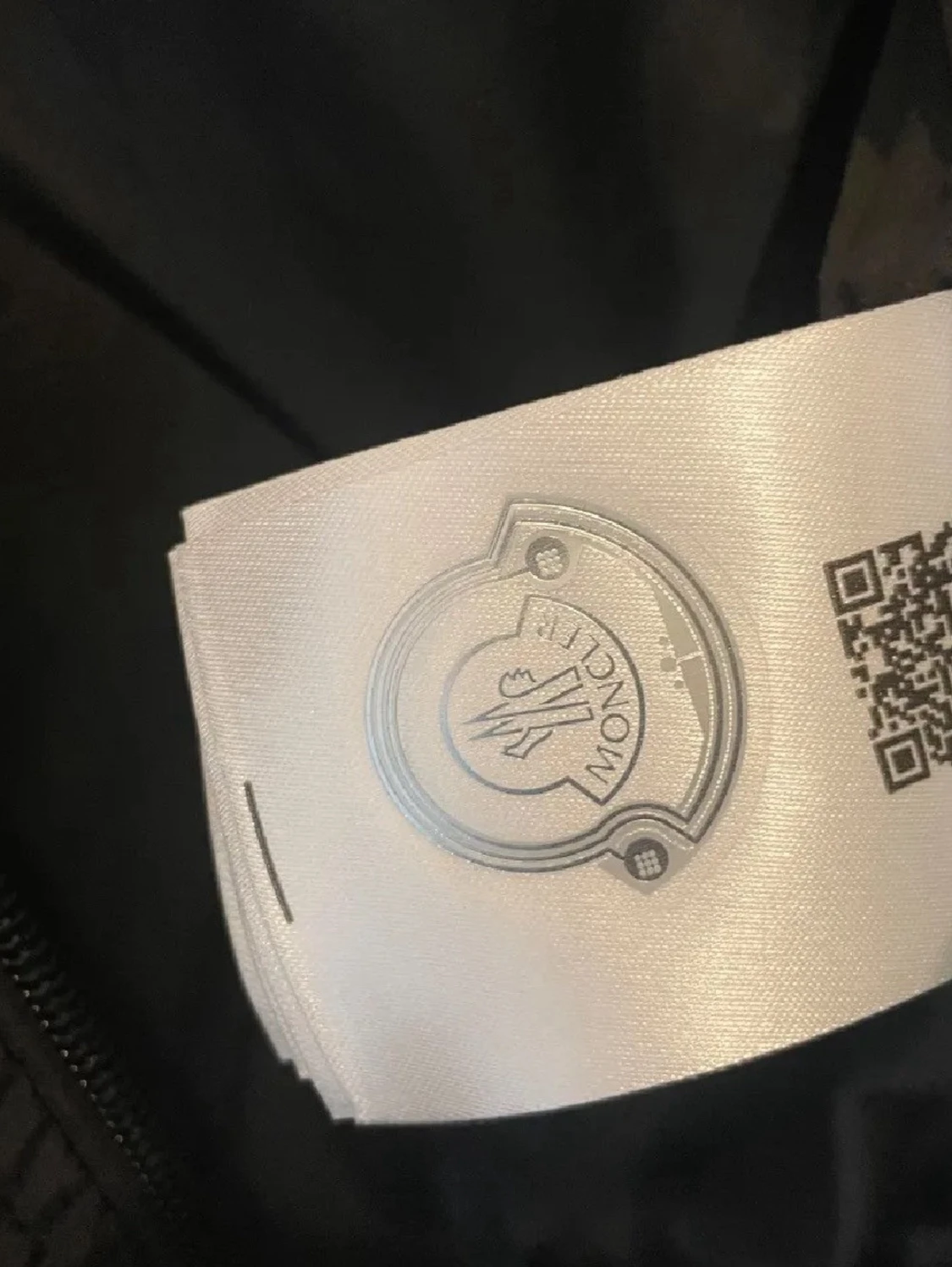 Svart vindjacka med luva - 4