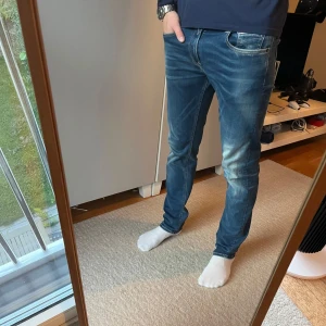 Replay jeans - Tja! Säljer dessa feta jeans från Replay !| Modell: Grover| Mycket gott skick och inga defekter!| Pris alltid diskuterbart!| Vid fler frågor tveka inte att kontakta mig!