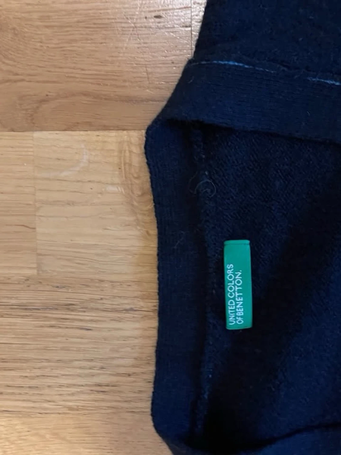Mörkblå V-ringad tröja Benetton stl L - 2