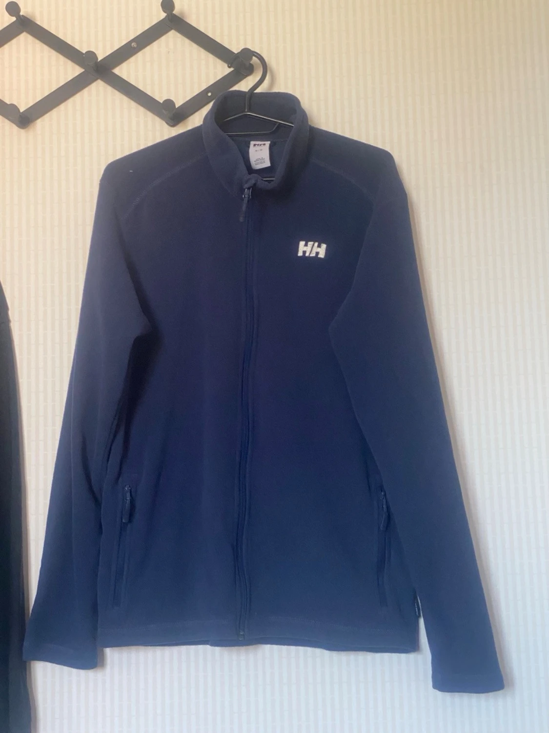 Marinblå fleecejacka från Helly Hansen