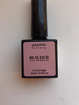 Oanvänt builder gel rosa - Säljer ett oanvänt builder gel i färgen H25 (ljusrosa). Det bör användas med UV lampa. Produkten är producerad i Europa.
