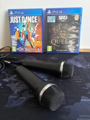 PS4 spel Just Dance & SingStar Queen - Två PS4-spel: Just Dance 2017 från Ubisoft och SingStar Queen med klassiska Queen-låtar. Medföljer två svarta USB-mikrofoner i plast och metall, perfekta för dans- och karaokekvällar. Spelen har färgglada fodral och mikrofonerna är sladdanslutna.                                                            Allt är testat och klart för skickning. Skickas inom 24 timmar efter betalning. Med Instabox sker leveransen oftast redan inom några timmar efter köpet. Alla frågor om produkten är välkomna.