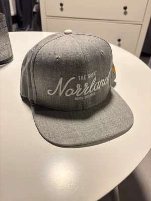 Grå Norrlands keps  - Säljer en grå Norrlands keps då den inte används.