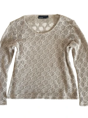  Långärmad virkad tröja från KappAhl - Beige långärmad virkad tröja med insytt linne under och smått utsvängda ärmar 🤎Jag brukar ha strl XS-S för referens 