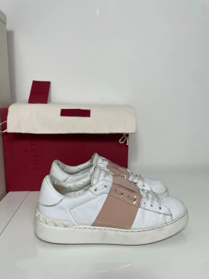 Valentino Open Skor  - Säljer nu dessa Valentino Open Skor, skriv för fler bilder/frågor🙌🏼