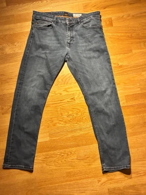 Hugo Boss Jeans – Dark Blue – W34 L32 - Authentic Hugo Boss jeans in a clean dark blue wash. Classic fit, perfect for both casual and slightly dressed-up looks.  * Size: W34 L32 * Condition: (add condition) * Color: Dark blue * High-quality denim * Subtle Hugo Boss detailing  Timeless pair that works with everything.  Fast shipping. Open to offers