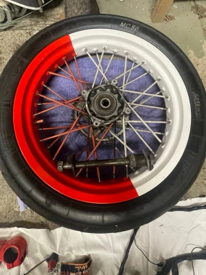 Bakhjul beta rr50 - Finns bakhjul, framhjul finns men skadat