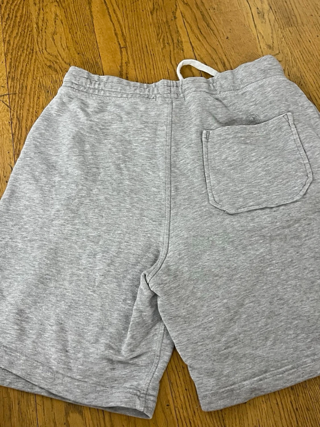Grå sweatshorts med snörning - 3