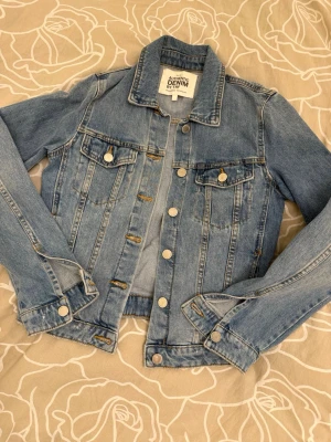 Zara jeans jacket  - Size Xs, light blue