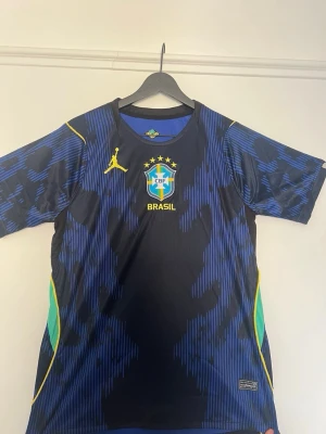 Brasilien 2026 fotbollströja  - Fotbollströja, Brasilien 2026, helt ny, prislapp 