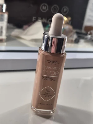 L'Oréal True Match Nude Foundation - Ljus/ medium foundation-serum från L'Oréal Paris, True Match Nude. Mer än hälften kvar 