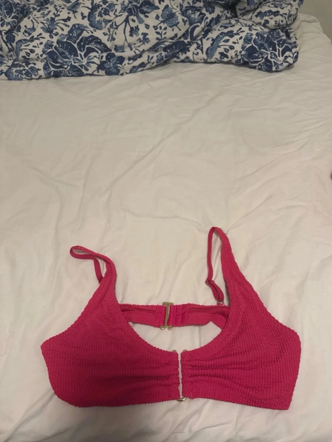 Rosa bikini med struktur och ringdetalj - 1