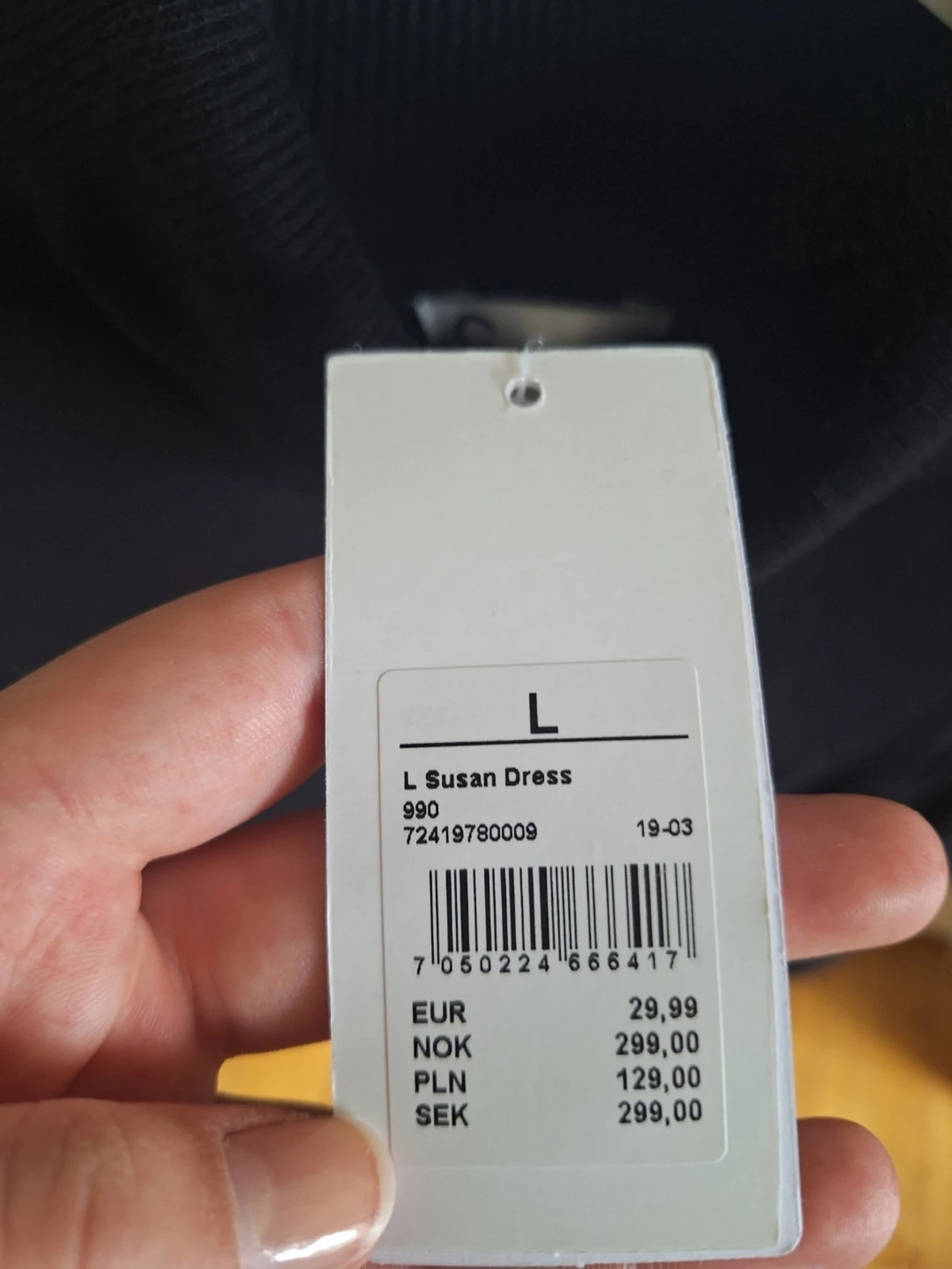 Svart långärmad klänning med knyt - 3