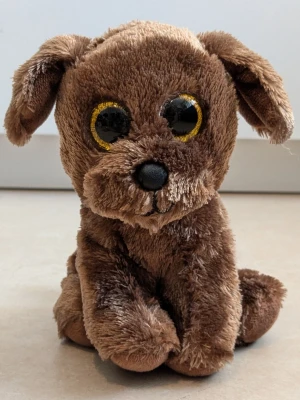 Brun gullig hund - Fin hund i fint skick. Höjd ca 16 cm