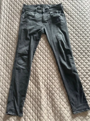 Replay anbass hyperflex - Säljer nu mina replay jeans då jag har för många. | Slim modell. | Storlek 31. | Grå/svart färg. | Fint skick. | Släng iväg en signal vid funderingar så svarar jag snabbt. | 