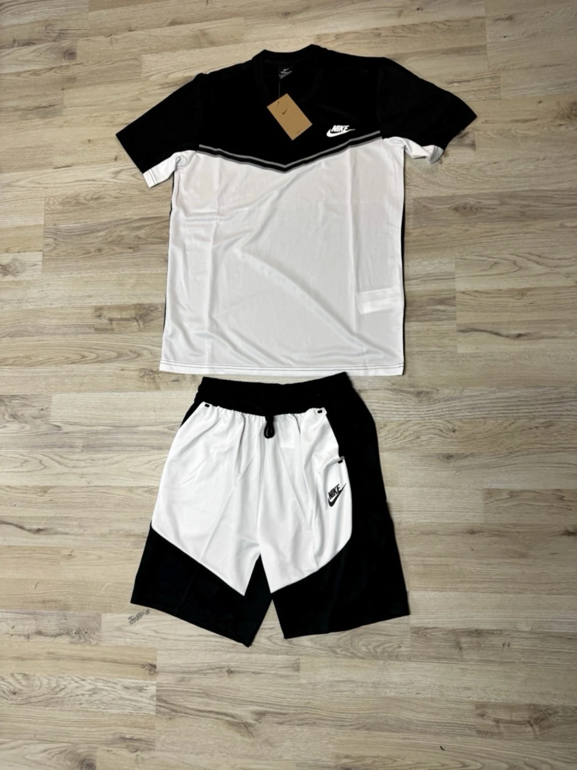 Svarta och vita shorts från Nike