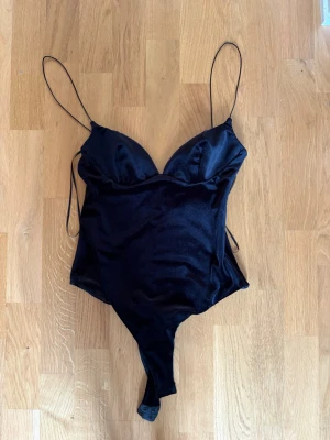 Zara body - Jätte snygg body, aldrig använt❤️