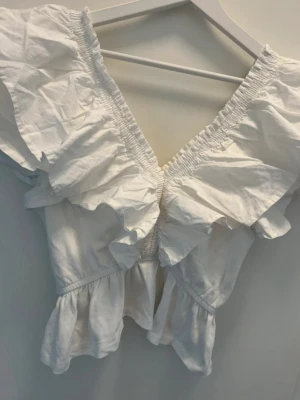 Zara topp  - Volang topp🦋storlek L men liten så mer S/m!🦋