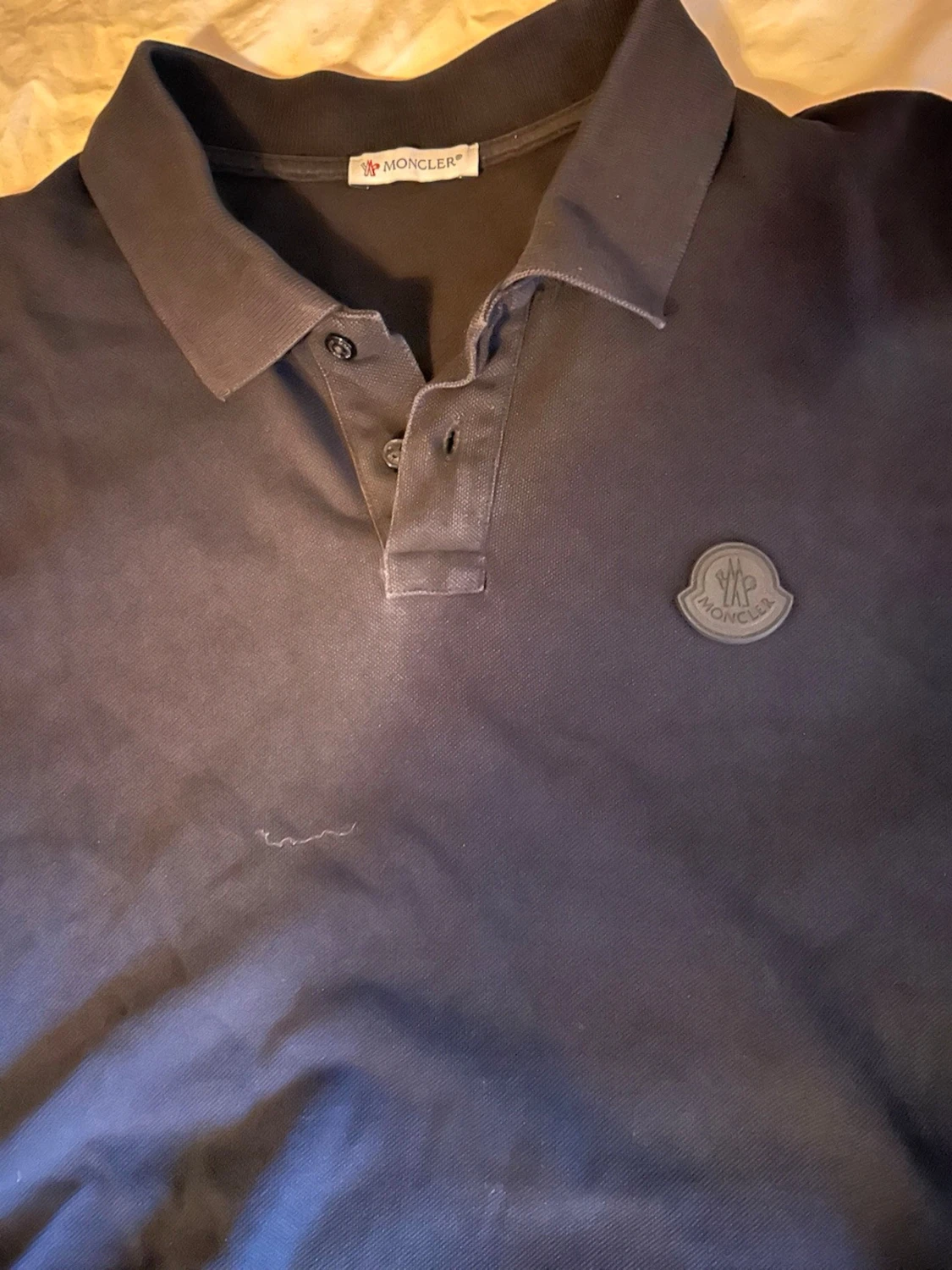 Marinblå pikétröja från Moncler