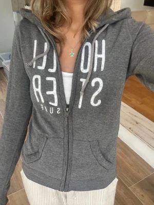 Hollister zip - Frakt 24h. 