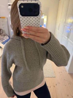 zara stickad🩶 - otroligt snygg stickad hoodie🩶