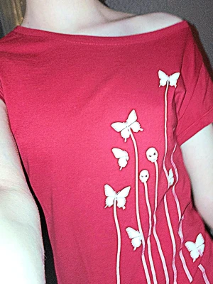 Vintage Y2K t shirt med fjärilar - Mycket gott skick! Märket är att. Skriv gärna vid frågor❤️