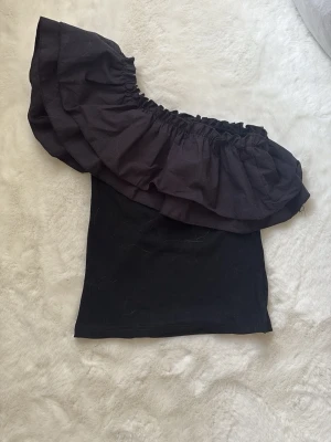 svart topp - aldrig använd 