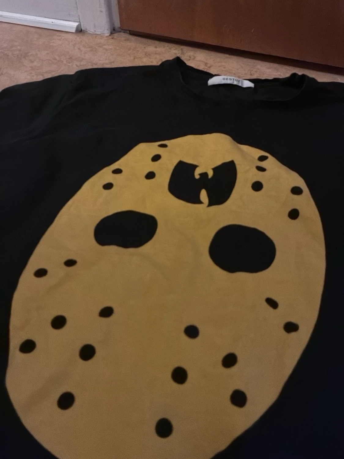 Wu-Tang Clan-loggan på tröjan  - 1