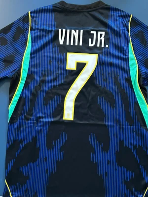 Vinicius JR Brasilien Fotbollströja - Helt ny Vinicius JR Brasilien Fotbollströja inför vm 2026
