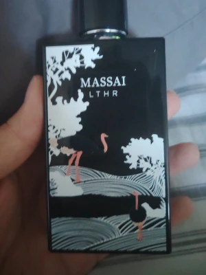 Massai LTHR parfym från Ibraheem Al Qurashi - Såljer en massa lthr från ibraheeh al quarashi, 95 procent full flaska