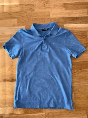 J.Lindeberg piké  - Piké i storlek M slim. Sommarens juvel! Hör av er vid frågor🙌