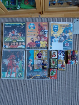 Intressekoll Fotbollskort - Har cirka 1100 fotbollskort. Har kort från 2008- 2023. Skriv om du har någon fråga🙂👍