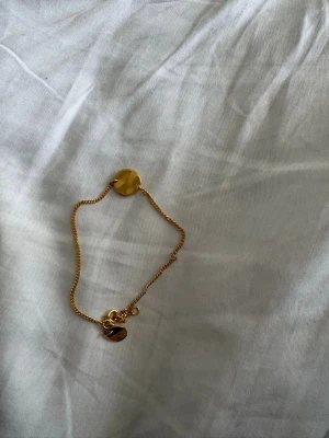 Armband Syster P - Gulligt simpelt armband med platt berlock