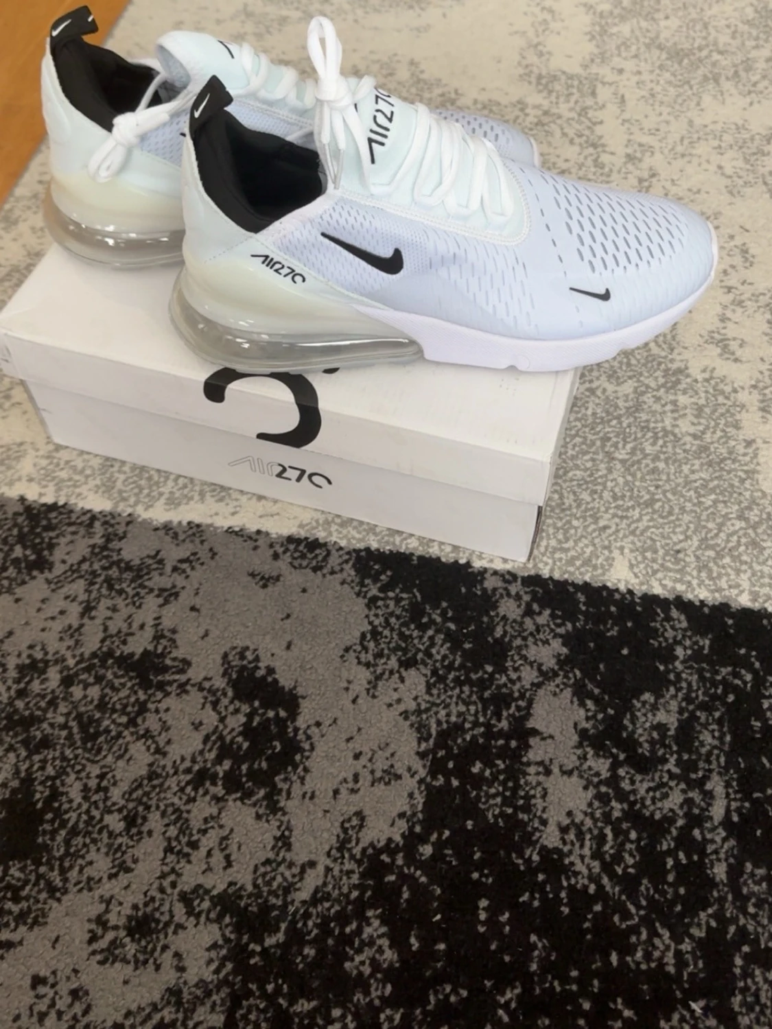 Nike 270