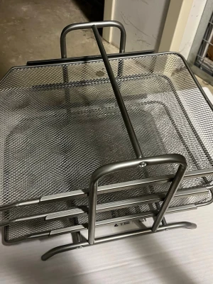 dokumentsamlare - grå dokumentställ med 3 plan