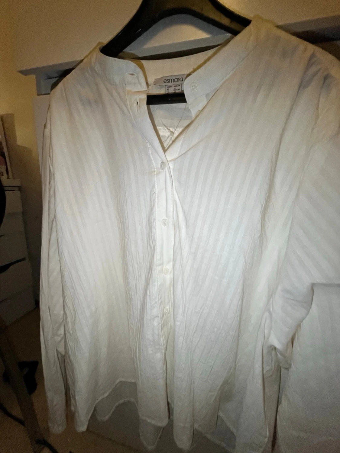 Vit skjorta med ståkrage från Esmara - 2