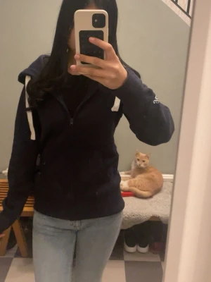 Russemerch  - Russemerch i mörkblå har använt några gånger är i storlek xs, skriv om ni har några frågor💕 