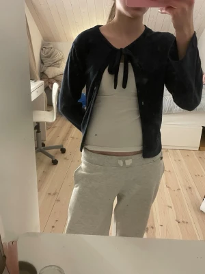 Kofta med rosett - ❤️❤️❤️