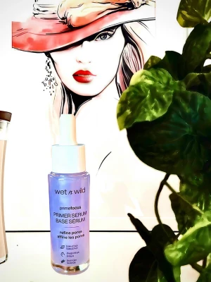 Wet n Wild Prime Focus Primer! Serum - Primer serum från Wet n Wild. Produkten är en basprimer som hjälper till att förfina porer och ge en jämn hudstruktur. 30 ml. Oanvänd. 