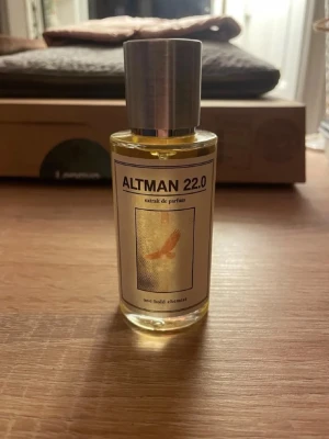 Altman 22.0  - Altman 22.0 från One Bold Chemist. Endast testad en gång. Liknar pdm Altair. Fin doft 