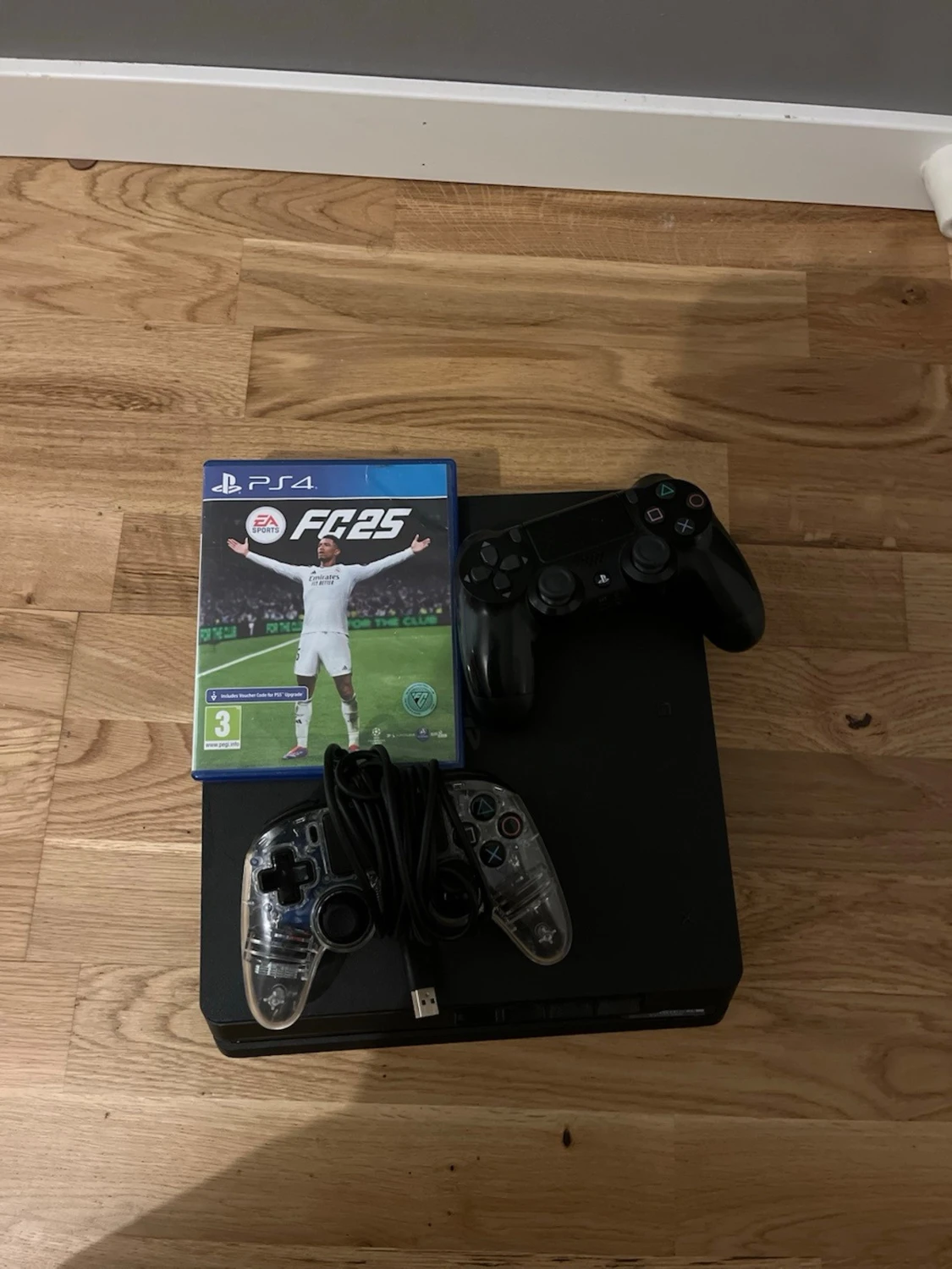 PlayStation 4 Slim svart konsol - 2