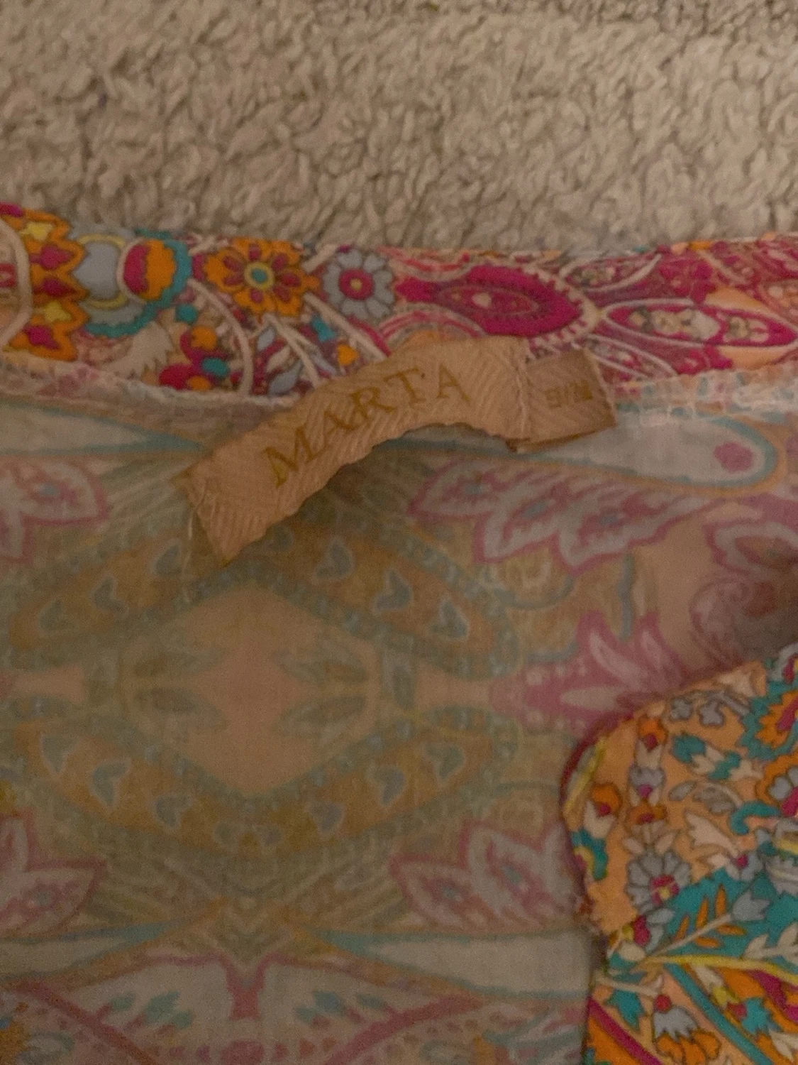 Mönstrad klänning i pastellfärger - 2