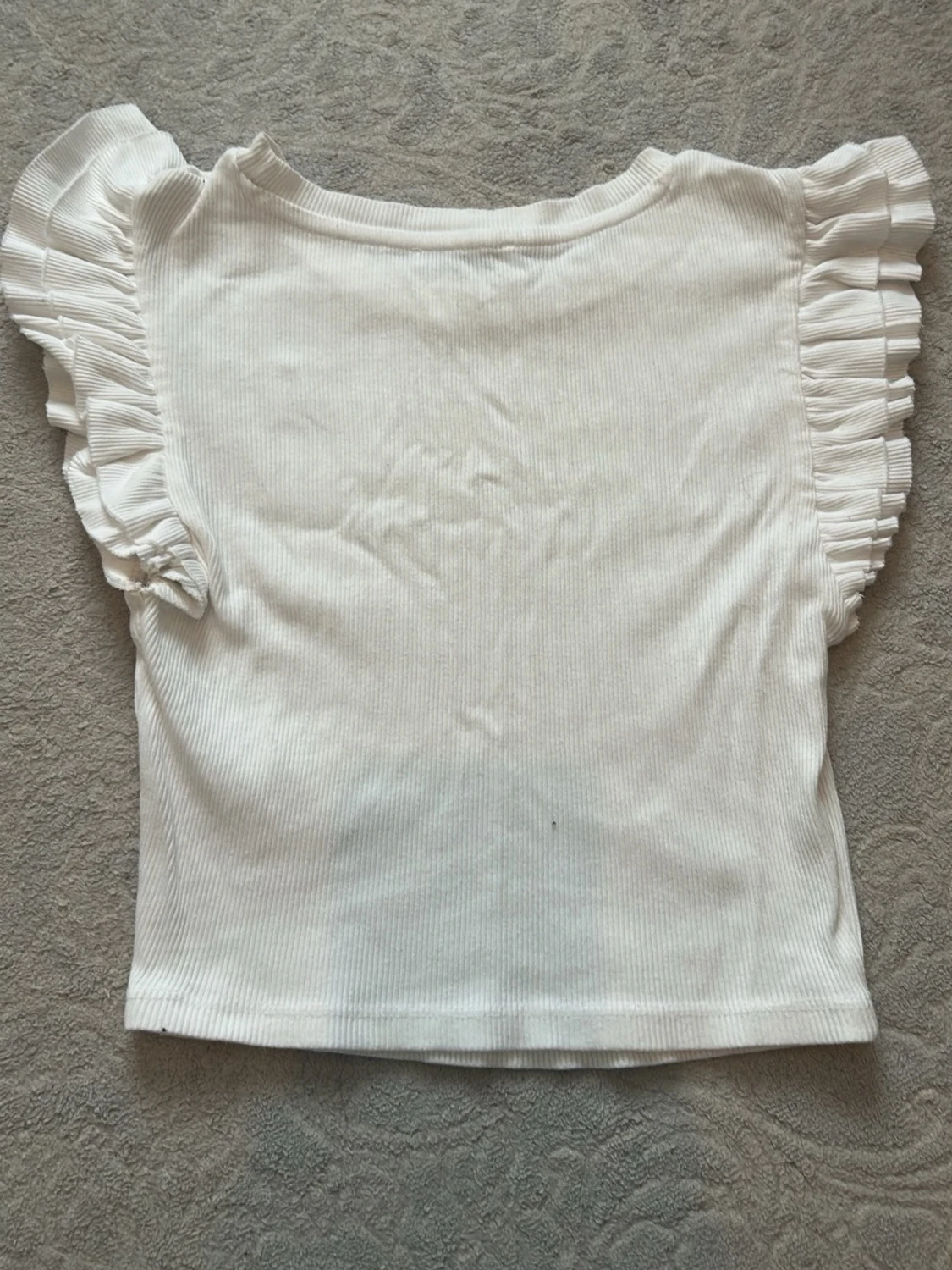 Vit ribbad topp med volangärmar - 1