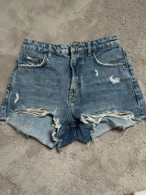 Blå shorts från zara  - Säljer pga att de inte kommer till användning 💕😊