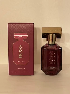 Hugo Boss The Scent Magnetic Eau de Parfum - Hugo Boss The Scent Magnetic for her Eau de Parfum från Hugo Boss. 30ml se bilder för mängd kvar. Se bilder för noter 