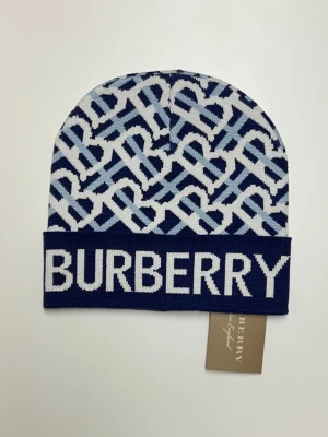 Burberry Mössa  - Helt ny aldrig använd. Storlek: One Size. Snabb frakt