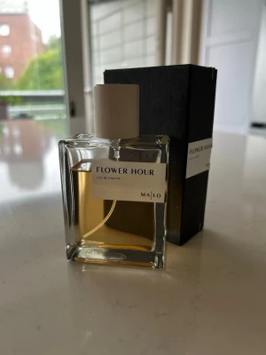 Flower Hour parfym från MALO - Flower Hour by MALO säljes!  100ml från början, skulle säga att det är 80ml kvar, se bilder för egen bedömning.   Inköpt i maj 2024. 