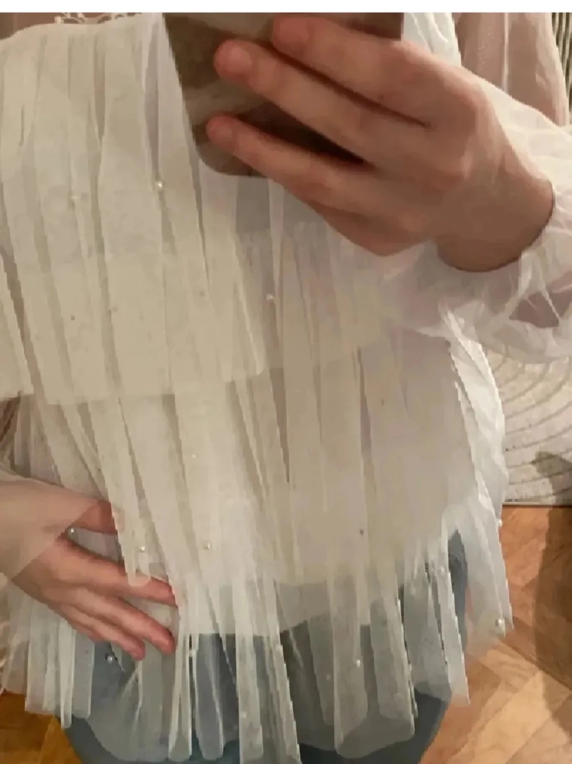 Vit volangblus med spetsdetaljer - 5