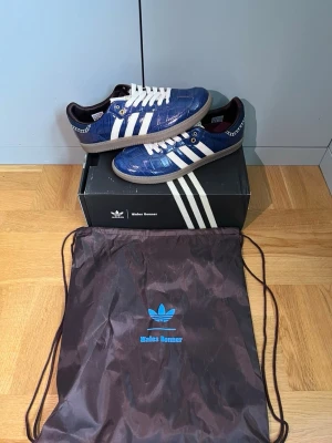 Wales Bonner Samba Navy Croc - Helt nya och oanvända, fråga på vid minsta fundering👍